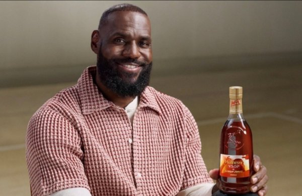 兴盛网 决定2.0竟是一条广告代言，拿捏流量还得是詹姆斯